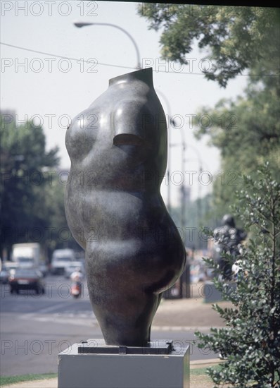 BOTERO FERNANDO 1932
TORSO DE MUJER - VISTA LATERAL
MADRID, EXPOSICION BOTERO
MADRID

This image is not downloadable. Contact us for the high res.
