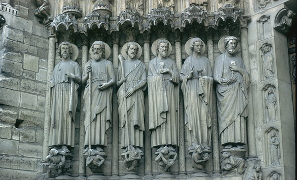 JAMBAS REPRESENTANDO A LOS APOSTOLES - PORTADA CENTRAL DE LA FACHADA OCCIDENTAL GOTICO- S XIII
PARIS, NOTRE DAME
FRANCIA