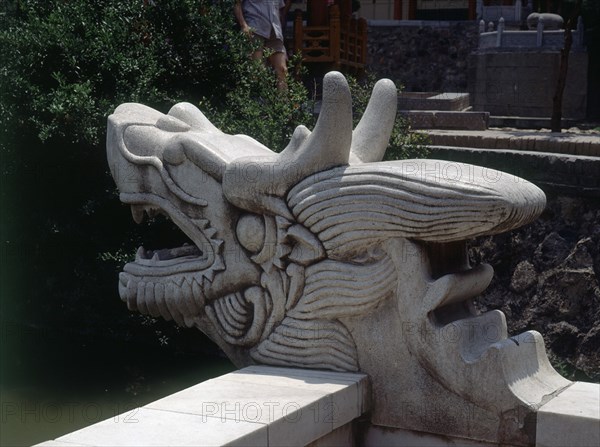 CABEZA DE DRAGON EN EL PALACIO BALNEARIO - 644 AC - ESCULTURA MITOLOGICA
XIAN, BALNEARIO HUAQUING
CHINA