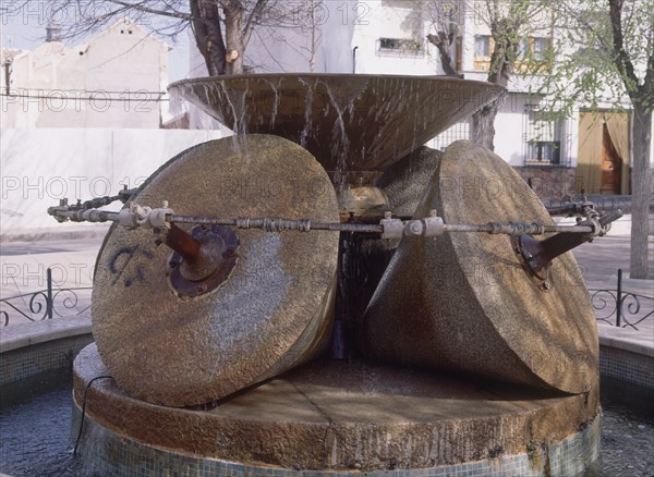 ALMAZARA TRANSFORMADA EN FUENTE EN LA PLAZA MAYOR
TEMBLEQUE, EXTERIOR
TOLEDO