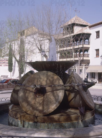 ALMAZARA TRANSFORMADA EN FUENTE EN LA PLAZA MAYOR
TEMBLEQUE, EXTERIOR
TOLEDO