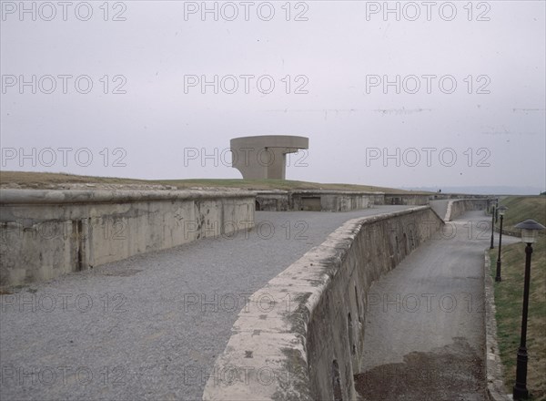 CHILLIDA EDUARDO 1924/2002
"EL ELOGIO DEL HORIZONTE" EN EL CERRO DE SANTA CATALINA- TERMAS ROMANAS DE CAMPO VALDES- S I
GIJON, EXTERIOR
ASTURIAS

This image is not downloadable. Contact us for the high res.