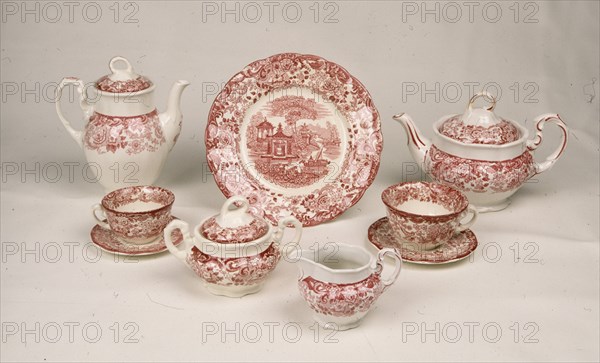 JUEGO DE CAFE - CERAMICA DE LA CARTUJA O DE PICKMAN - S XX
MADRID, COLECCION PARTICULAR
MADRID