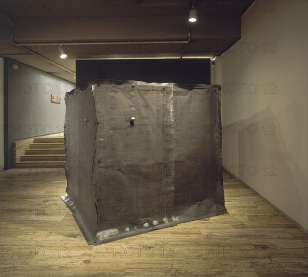 CIVERA VICTORIA 1955-
LUCERLANDIA - 1999/2000 - PLOMO 200x200x200 cm
MADRID, GALERIA SOLEDAD LORENZO
MADRID

This image is not downloadable. Contact us for the high res.