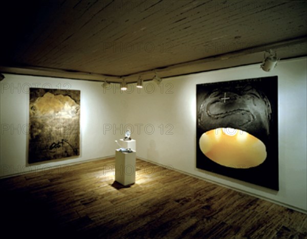 TAPIES ANTONI 1923-
INTERIOR DE LA SALA DE EXPOSICIONES - 2001
MADRID, GALERIA SOLEDAD LORENZO
MADRID

This image is not downloadable. Contact us for the high res.