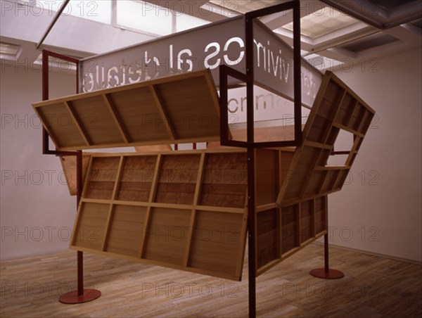 BADIOLA TXOMIN 1957-
PENSAMOS AL POR MAYOR PERO VIVIMOS AL DETALLE- 2000-1 - CONSTRUCCION EN MADERA/METAL- 394x390x300
MADRID, GALERIA SOLEDAD LORENZO
MADRID

This image is not downloadable. Contact us for the high res.