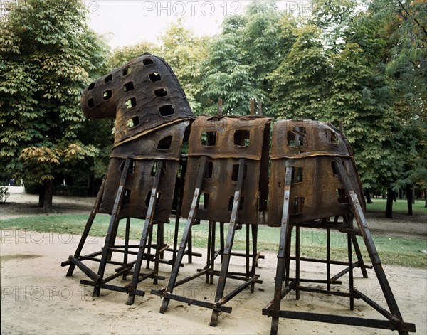 MASCARO XAVIER
CABALLO DE TROYA II - 2001 - EXPOSICION DE ESCULTURA ESPAÑOLA CONTEMPORANEA EN EL RETIRO
MADRID, RETIRO
MADRID

This image is not downloadable. Contact us for the high res.