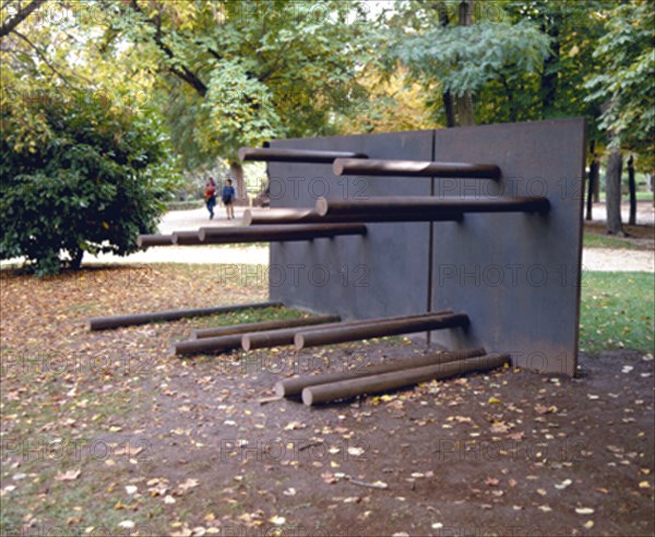 AGUILAR SERGI
NORD-SUD - 1991 -  ESCULTURA ESPAÑOLA CONTEMPORANEA EN EL RETIRO
MADRID, RETIRO
MADRID