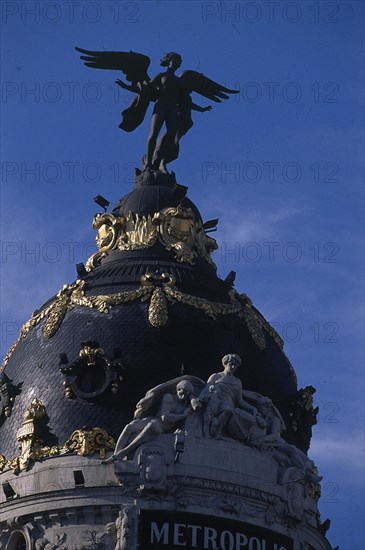 FEVRIER JULES Y RAYMOND
CUPULA REMATADA CON UNA VICTORIA ALADA REALIZADA POR FEDERICO COULLAUT Y COLOCADA EN 1975
MADRID, EDIFICIO METROPOLIS
MADRID

This image is not downloadable. Contact us for the high res.