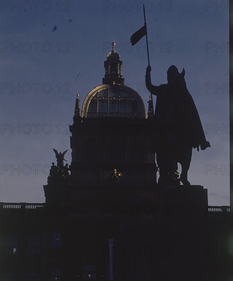 MYSLBEKZ JOSEF
ESTATUA ECUESTRE DE WENCESLAO - 1912- DETRAS EL MUSEO NACIONAL
PRAGA, EXTERIOR
REPUBLICA CHECA

This image is not downloadable. Contact us for the high res.