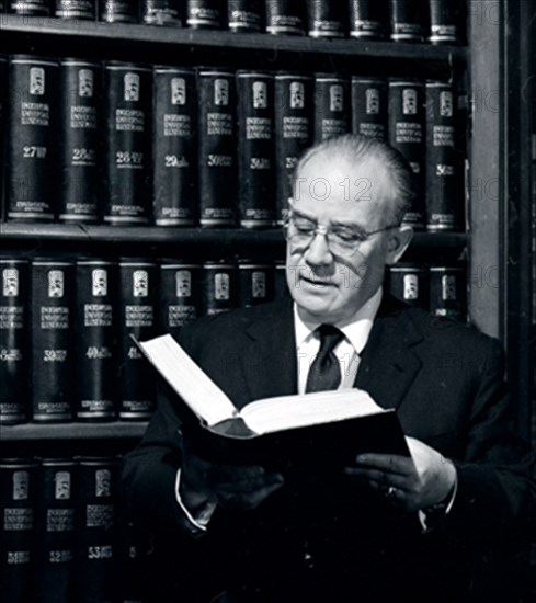ERNESTO ANTON PASTOR - DIRECTOR GENERAL DE ESPASA ENTRE 1940 Y 1960

This image is not downloadable. Contact us for the high res.