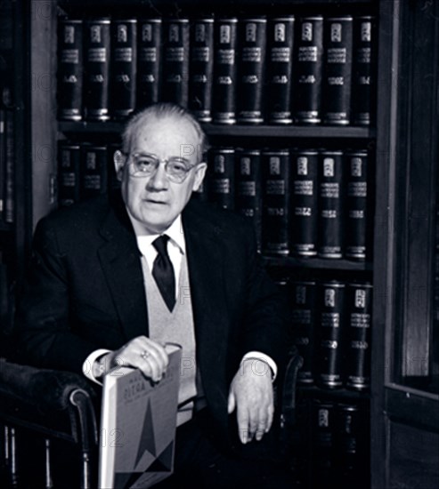 ERNESTO ANTON PASTOR - DIRECTOR GENERAL DE ESPASA ENTRE 1940 Y 1960

This image is not downloadable. Contact us for the high res.