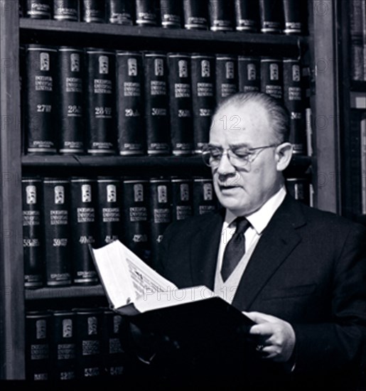 ERNESTO ANTON PASTOR - DIRECTOR GENERAL DE ESPASA ENTRE 1940 Y 1960

This image is not downloadable. Contact us for the high res.