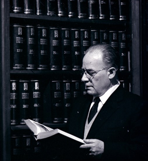ERNESTO ANTON PASTOR - DIRECTOR GENERAL DE ESPASA ENTRE 1940 Y 1960

This image is not downloadable. Contact us for the high res.