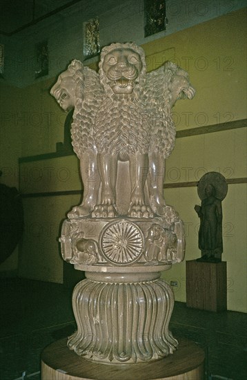 CAPITEL DE LOS LEONES- S III AC - (HOY EMBLEMA NACIONAL DE LA INDIA)-ERIGIDO POR EL EMPERADOR ASHOKA
SARNATH, MUSEO
INDIA

This image is not downloadable. Contact us for the high res.