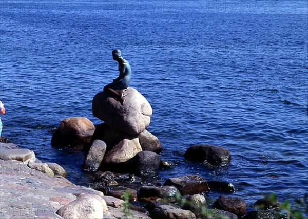 ERIKSEN EDVARD
ESCULTURA DE LA SIRENITA PERSONAJE DE UN CUENTO DE HANS CHRISTIAN ANDERSEN - 1913
COPENHAGUE, EXTERIOR
DINAMARCA

This image is not downloadable. Contact us for the high res.