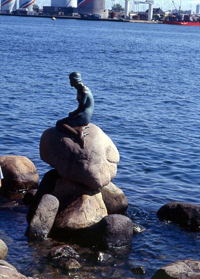 ERIKSEN EDVARD
ESCULTURA DE LA SIRENITA PERSONAJE DE UN CUENTO DE HANS CHRISTIAN ANDERSEN - 1913
COPENHAGUE, EXTERIOR
DINAMARCA

This image is not downloadable. Contact us for the high res.