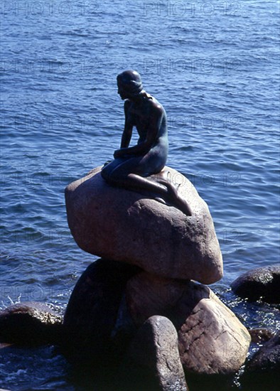 ERIKSEN EDVARD
ESCULTURA DE LA SIRENITA PERSONAJE DE UN CUENTO DE HANS CHRISTIAN ANDERSEN - 1913
COPENHAGUE, EXTERIOR
DINAMARCA

This image is not downloadable. Contact us for the high res.