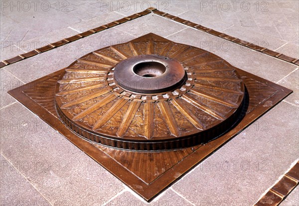 TUMBA DEL SOLDADO DESCONOCIDO - DETALLE DEL LUGAR DONDE ARDE LA LLAMA EN MEMORIA DE LOS CAIDOS
PARIS, ARCO DE TRIUNFO
FRANCIA

This image is not downloadable. Contact us for the high res.