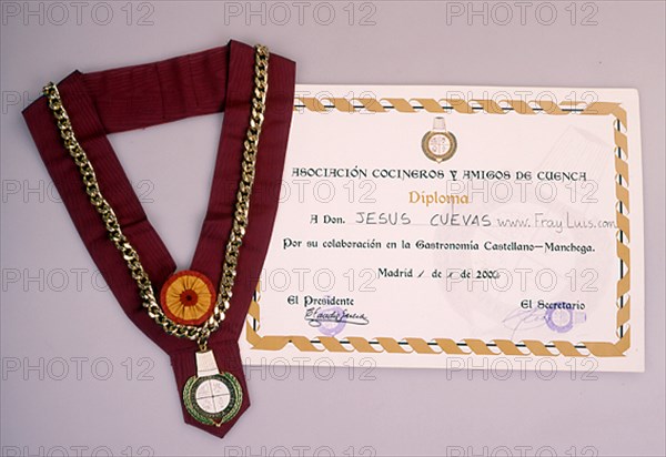 DIPLOMA Y MEDALLA DE LA ASOCIACION COCINEROS Y AMIGOS DE CUENCA

This image is not downloadable. Contact us for the high res.