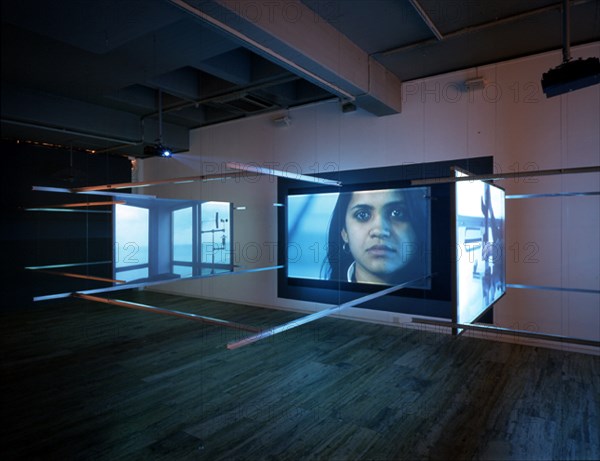 MANGLANO OVALLE IÑIGO 1961-
DET- CLIMATE - 2000 - 3 CANALES DVD Y AUDIO INSTALACION ESTRUCTURAS DE ALUMINIO Y PANTALLAS
MADRID, GALERIA SOLEDAD LORENZO
MADRID