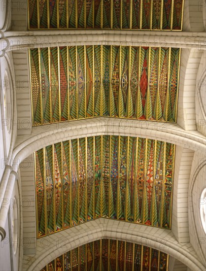 CHUECA FERNANDO/SIDRO CARLOS
VISTA DE LA BOVEDA EMULANDO ARTESONADOS MUDEJARES- ARCOS FAJONES
MADRID, CATEDRAL DE LA ALMUDENA
MADRID