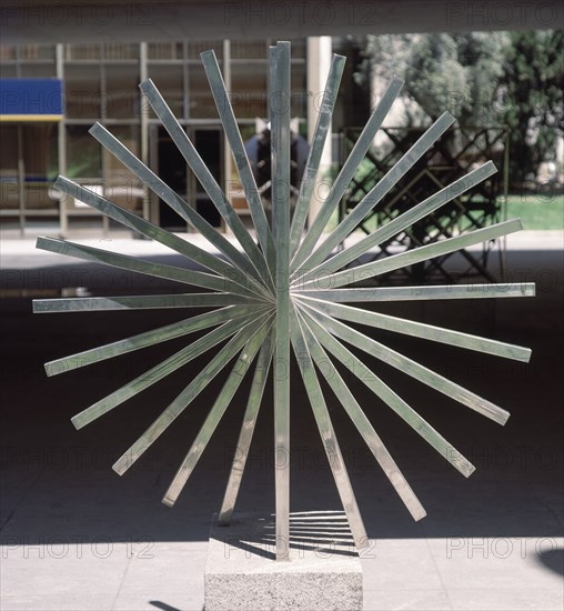 ALFARO ANDREU 1929/-
UN MON PER A INFANTS - 1972 - ACERO INOXIDABLE - 200x200x64
MADRID, MUSEO AL AIRE LIBRE DE LA CASTELLANA
MADRID