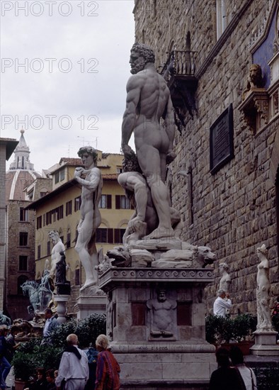 COPIA DEL DAVID DE MIGUEL ANGEL (1504) Y HERCULES Y CACO DE BANDINELLI (1534)- PLAZA DE LA SEÑORIA
FLORENCIA, EXTERIOR
ITALIA