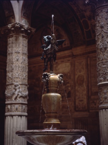 FUENTE DEL PATIO
FLORENCIA, GALERIA DE LOS UFFIZI
ITALIA