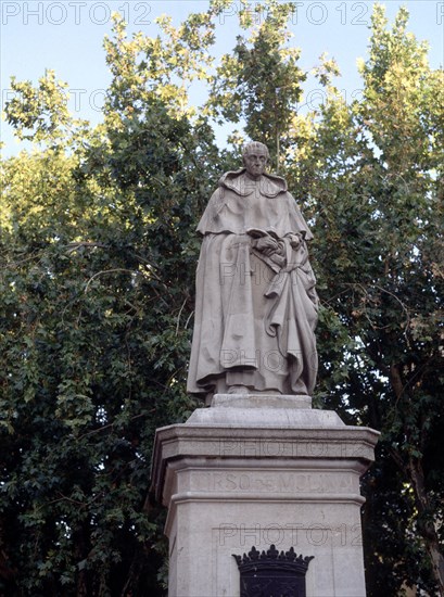 ESTATUA DE TIRSO DE MOLINA (1579/1648) DRAMATURGO ESPAÑOL DEL SIGLO DE ORO
MADRID, PLAZA DE TIRSO DE MOLINA
MADRID