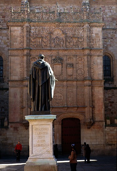 ESTATUA DE FRAY LUIS DE LEON FRENTE A LA FACHADA DE LA UNIVERSIDAD
SALAMANCA, UNIVERSIDAD
SALAMANCA

This image is not downloadable. Contact us for the high res.