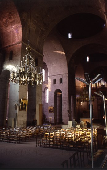 INTERIOR DE LA CATEDRAL - S XII - ARQUITECTURA ROMANICA BIZANTINA
PERIGUEUX, CATEDRAL DE SAINT FRONT
FRANCIA

This image is not downloadable. Contact us for the high res.