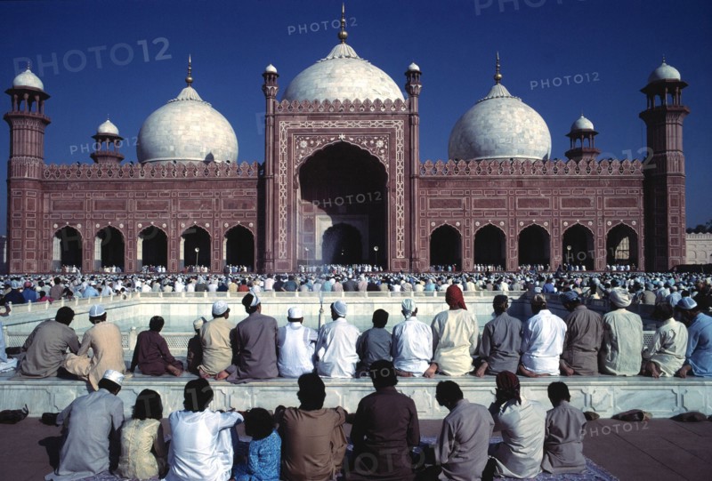 Huge congregation attends eid prayers, Badshahi Mosque, Lahore in Pakistan.