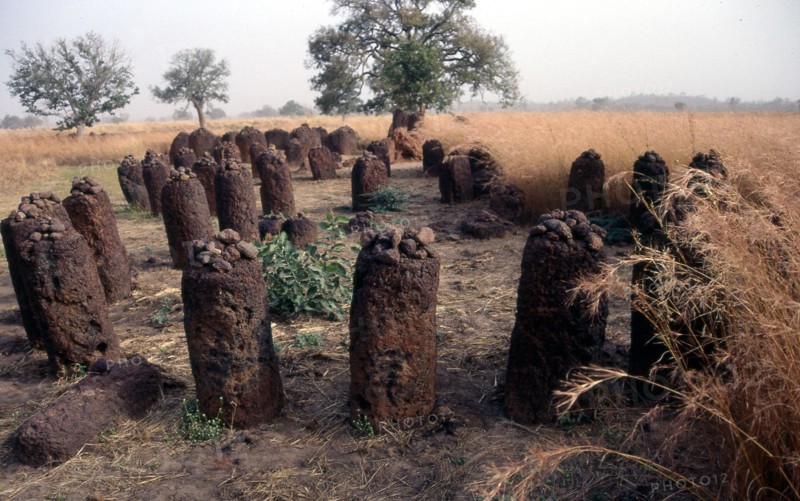 Cercles de menhirs préhistoriques à Wassau, en Gambie (Afrique)