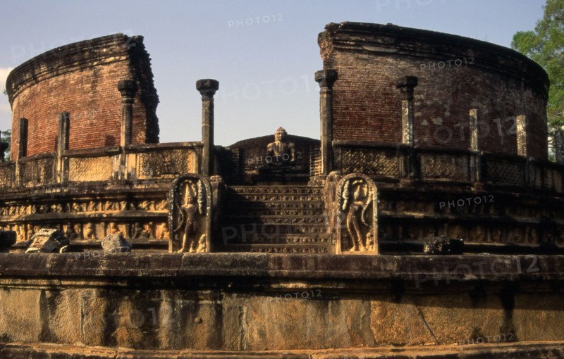 Wata Daga, demeure traditionnelle abritant des reliques, à Polonnaruwa, Sri Lanka (12e siècle)