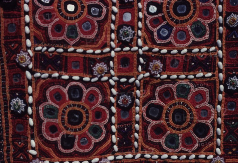 Miroir orné de broderies, province du Baluchistan