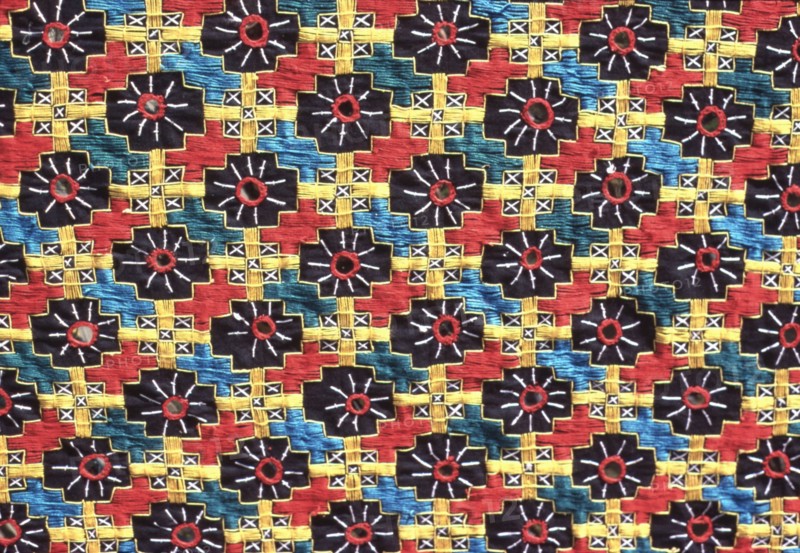 Broderie à motifs géométriques, de Sind au Pakistan