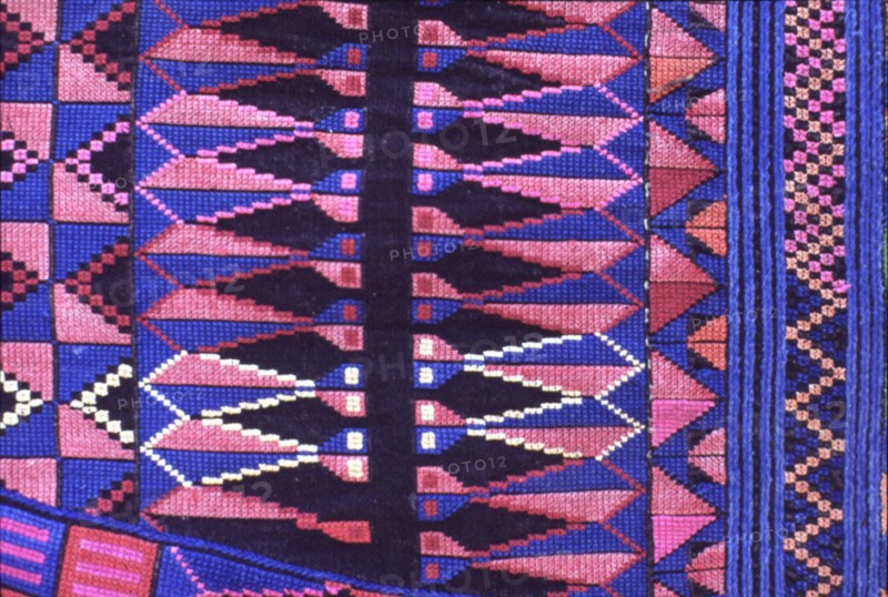 Palestinian costume, Detail of Gaza embroidery