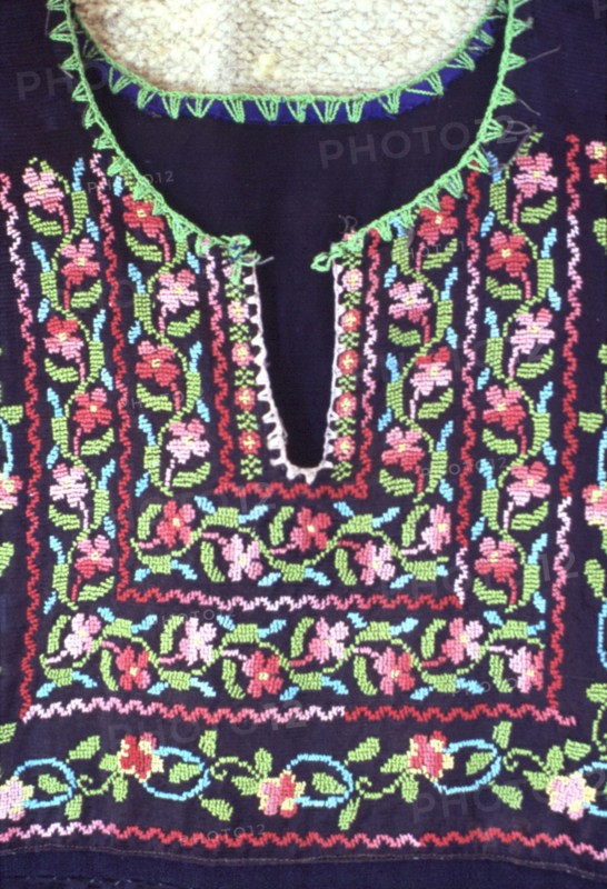 Costume palestinien, Empiècement d'une robe