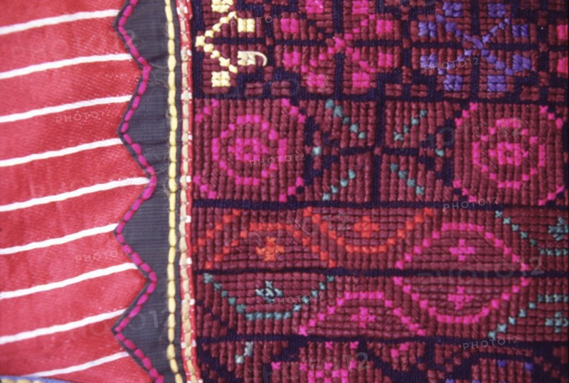 Costume palestinien, Détail d'une robe brodée
