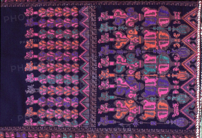 Costume palestinien, Détail d'une robe brodée
