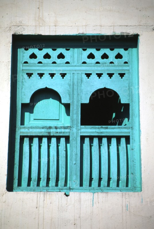 Fenêtre sculptée (mirbat) à Dhofar, dans le Sultanat d'Oman