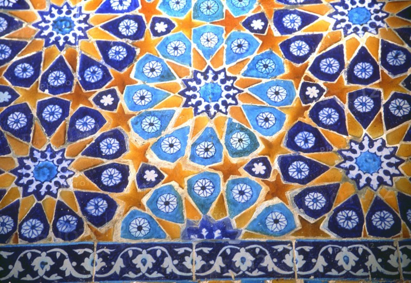 Tuiles peintes à la main dans la mosquée de Thatta