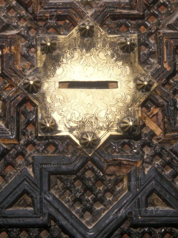 Kairouine Mosque slot for giving zakat