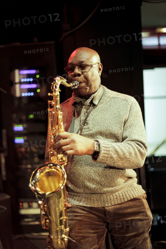 Manu Dibango en répétition, 2011