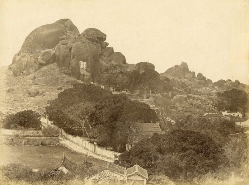 Le rocher de Wellington (?) à Korlansoo (Chine)