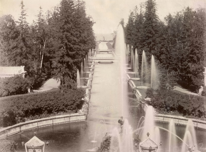 Russia, Fountains in Peterhoff near St. Petersburg