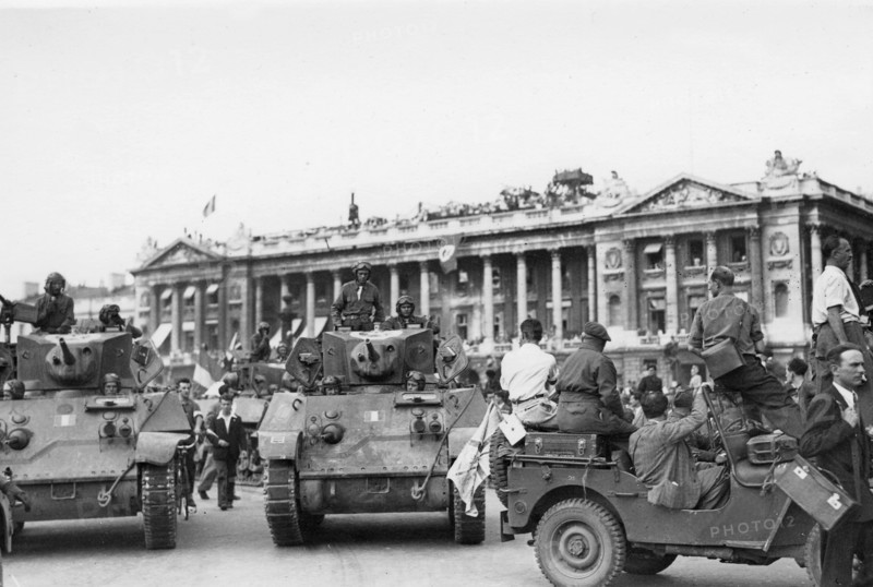 Armoured vehicules during the Liberation of Paris, in front of the Hotel de Crillon (August 1944)