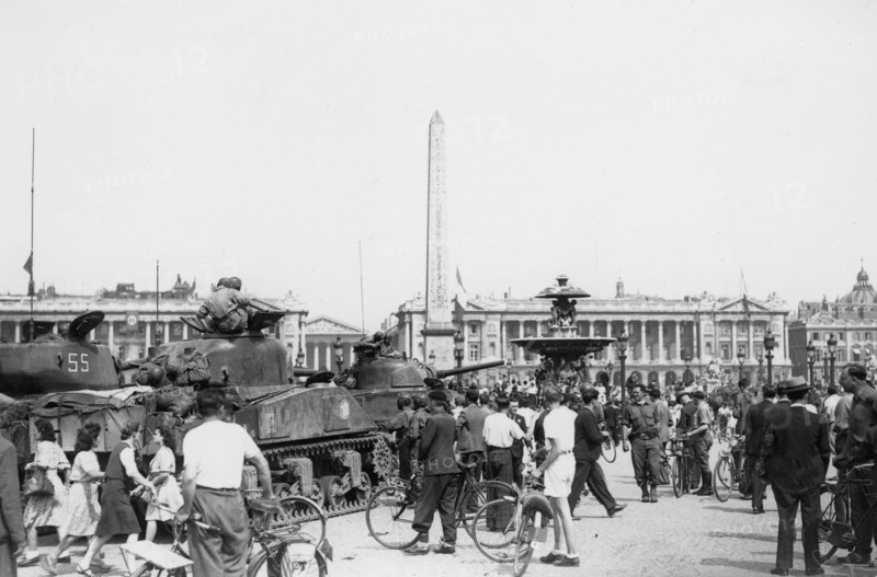 French tanks on the Place de la Concorde in Paris, during the Liberation (August 1944)