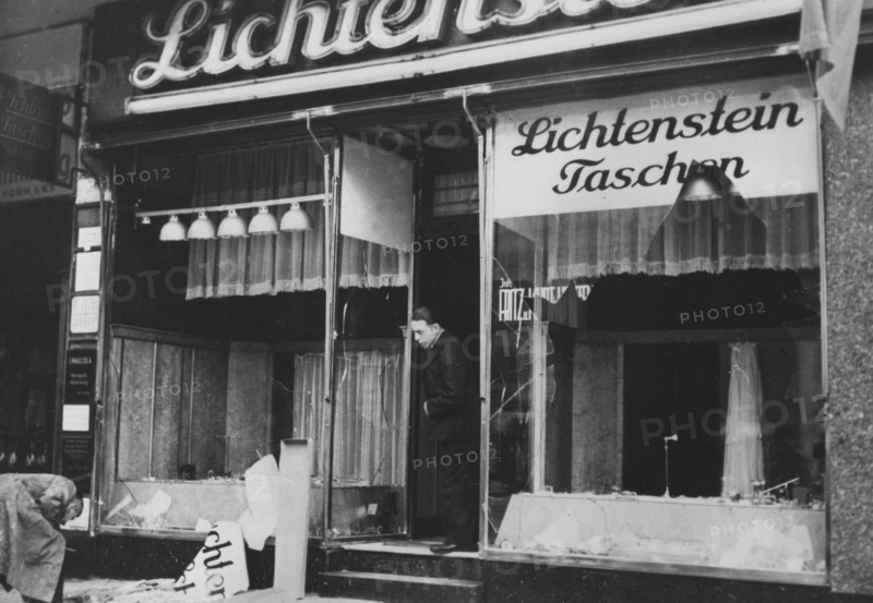 Magasin juif saccagé à Berlin, à la suite de manifestations antisémites (1938)